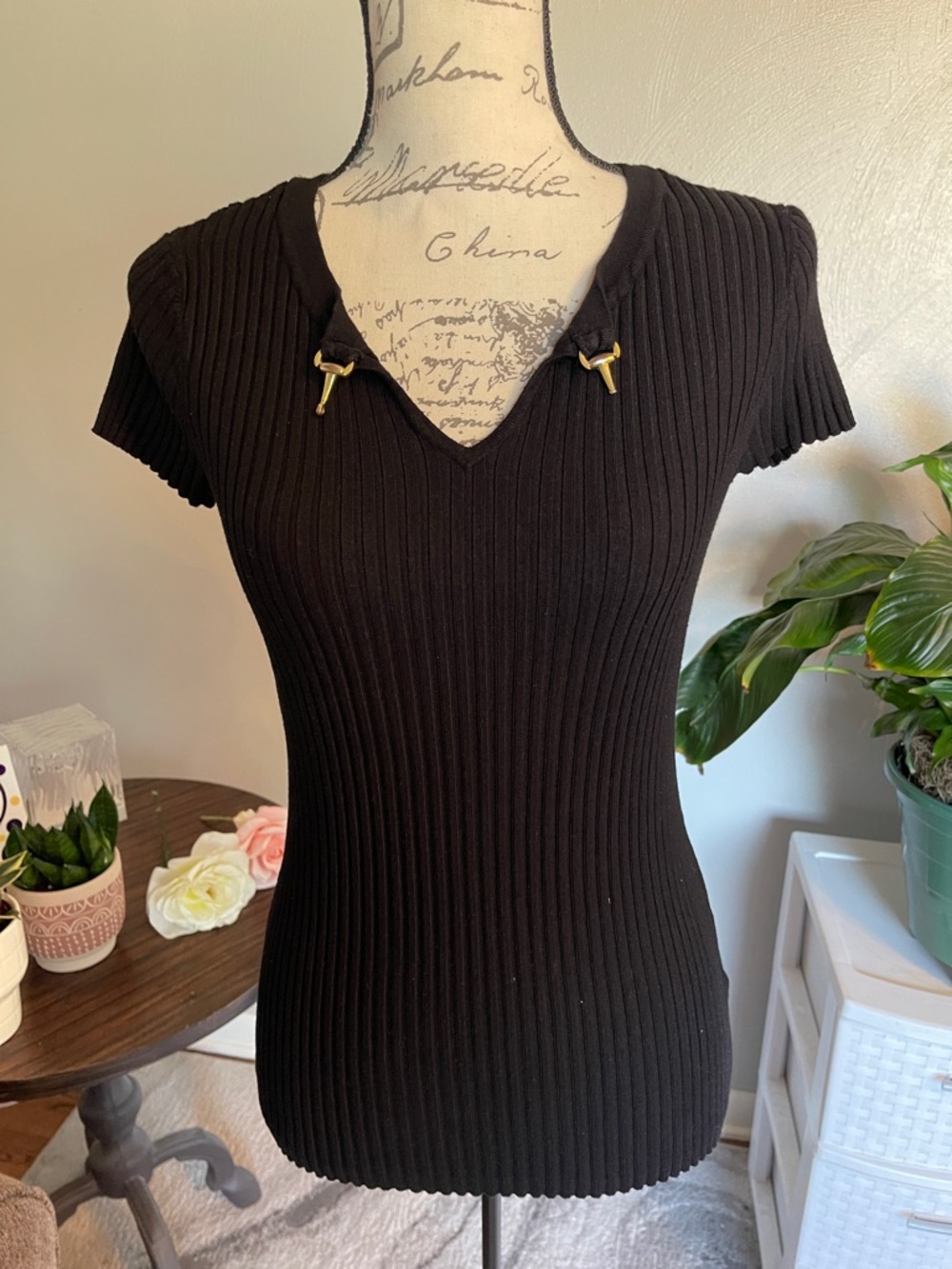 Philosophy Black Ribbed V-Neck Short Sleeve Sweater with Gold Accent Medium